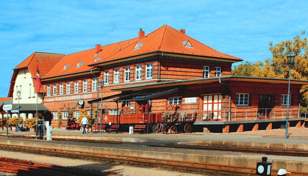 railway-station-3679852_960_720
