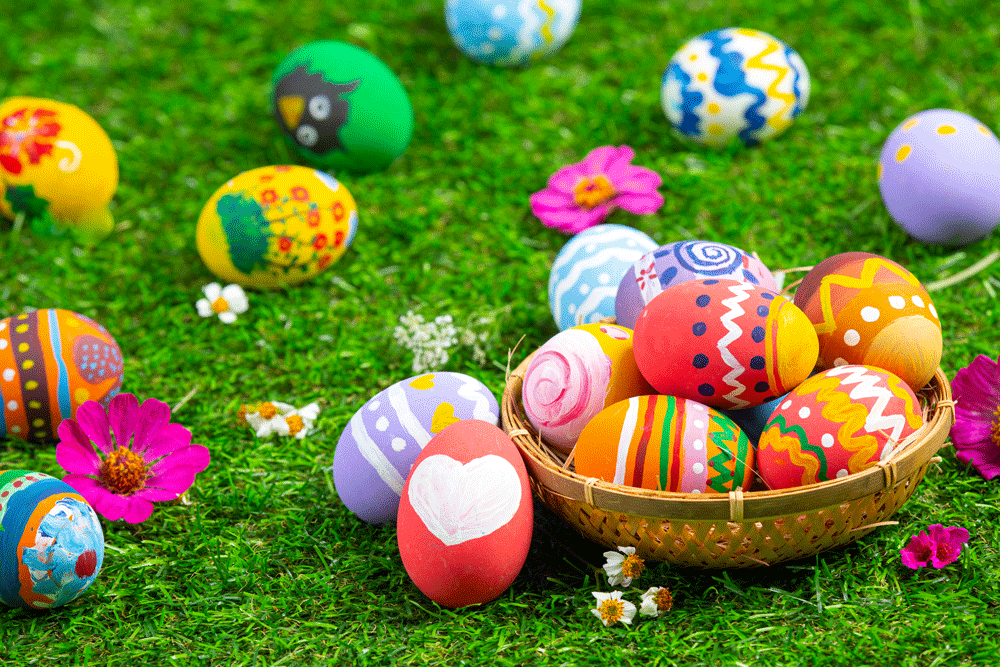 colorful-easter-egg-green-grass-web