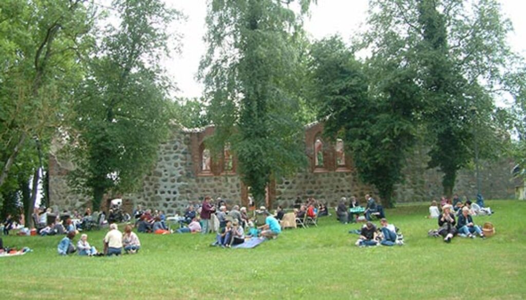 Picknick an der Ruine