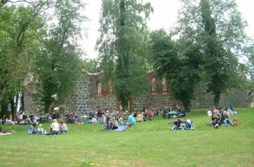 Picknick an der Ruine