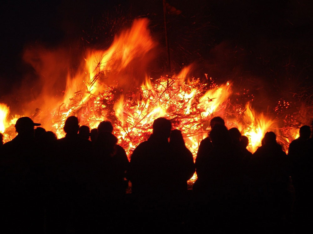 easter-fire-22539_1280