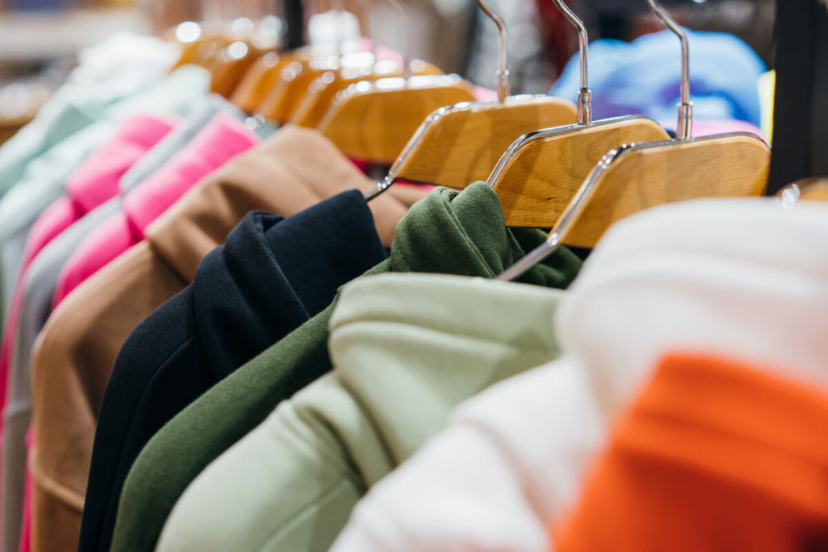 fashion-clothing-hangers-show