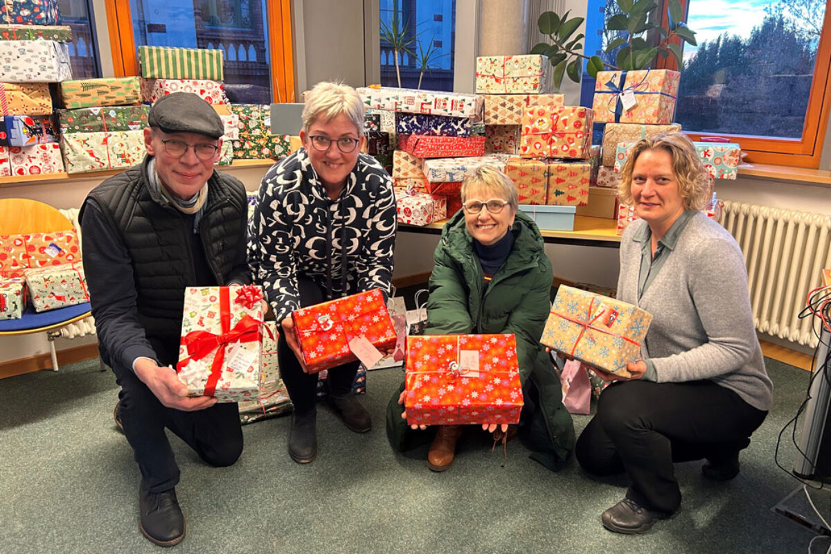 2024-11-26_Weihnachten-im-Schuhkarton_Schenkende_Foto-JH