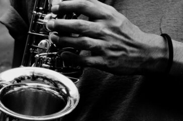 midsection-man-playing-saxophone