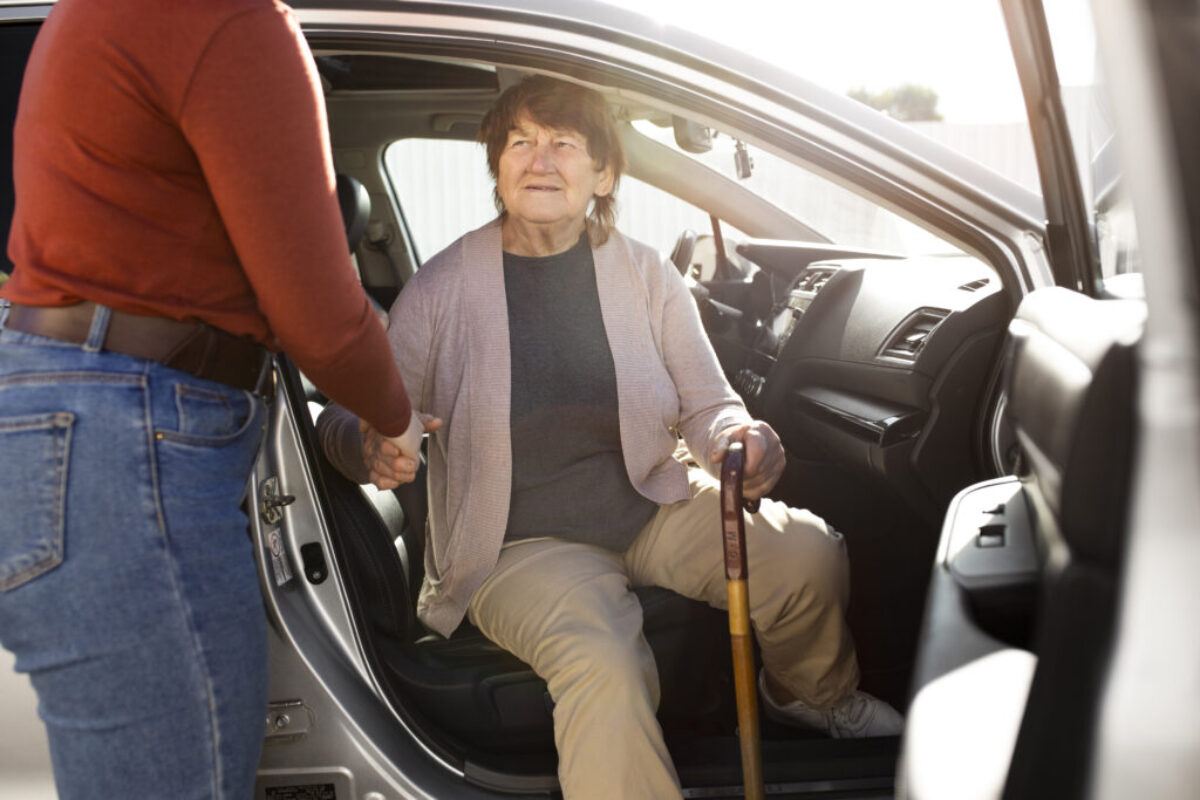 person-helping-their-elder-neighbour person-helping-their-elder-neighbour