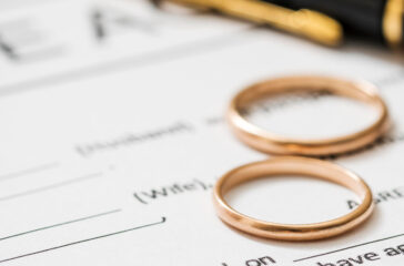 divorce-agreement-with-wedding-rings