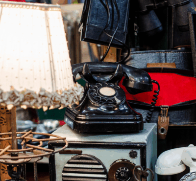 antiques-market-objects-arrangement