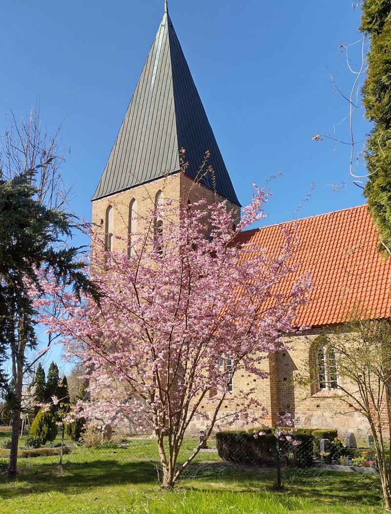 Kirche-und-Pfarrhof-Lambrechtshagen