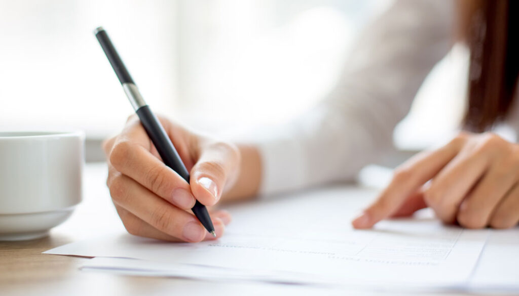 hand-businesswoman-writing-paper-office_