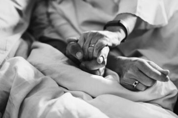 closeup-couple-holding-hands-together